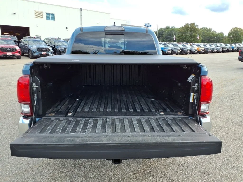 Used 2019 Blue Toyota SR5 image 7