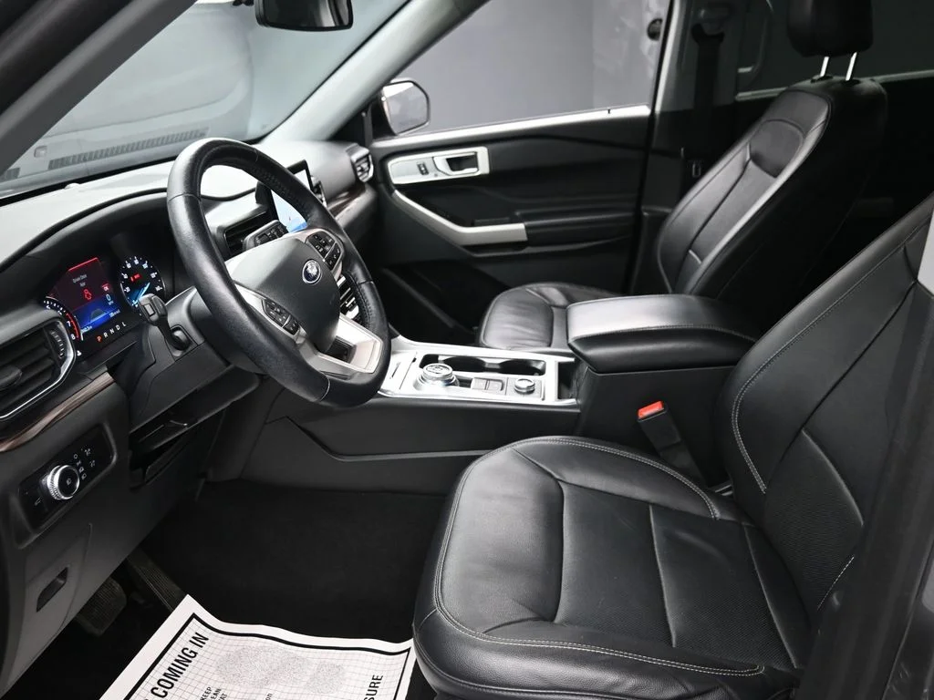 Used 2023 Gray Ford Limited image 17