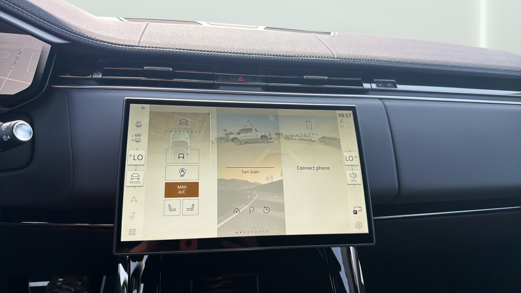 New 2026 Fuji White Land Rover Dynamic SE image 22
