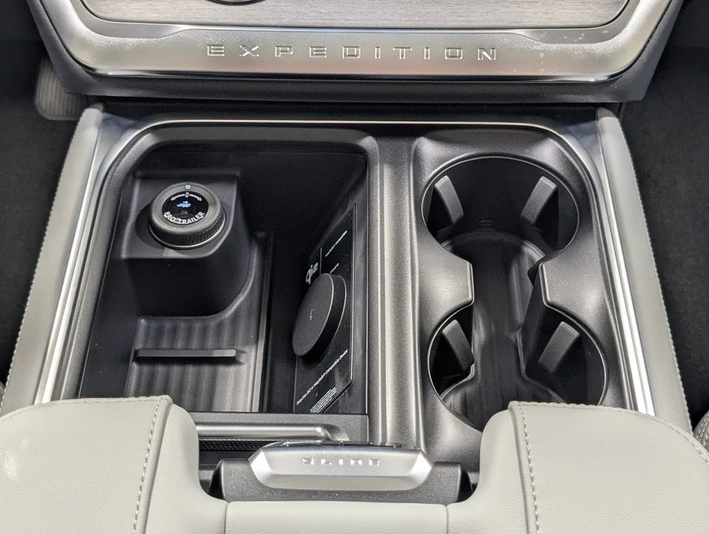 New 2027 Star White Metallic Tri-Coat Ford MAX Platinum image 7