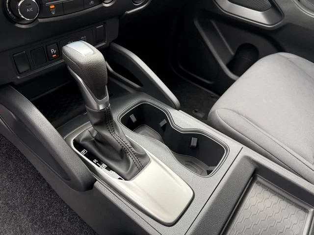 New 2026 Glacier White Nissan S image 25