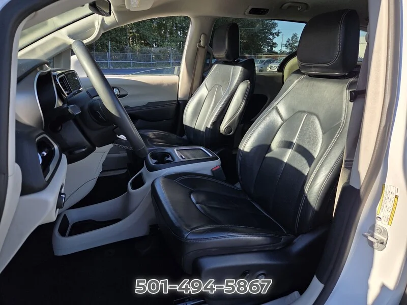 Used 2022 Bright White Clearcoat CHRYSLER TOURING L image 9