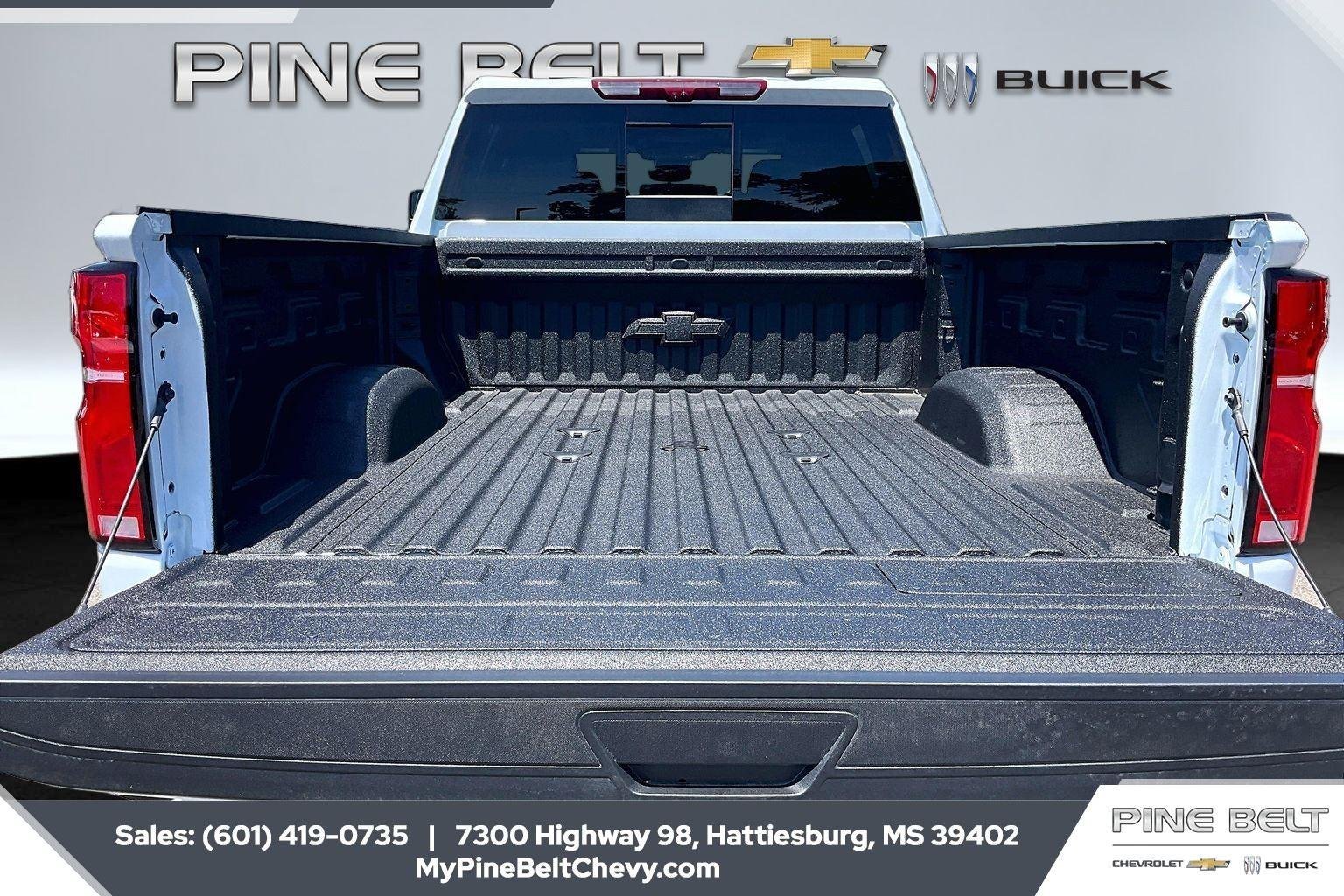 New 2026 Polar White Tricoat Chevrolet High Country image 5