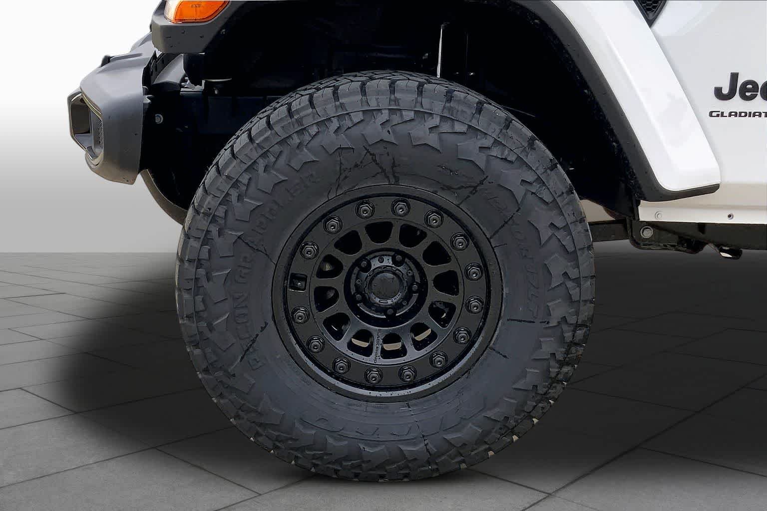 New 2026 Bright White Clear-Coat Exterior Paint Jeep Sport S image 11