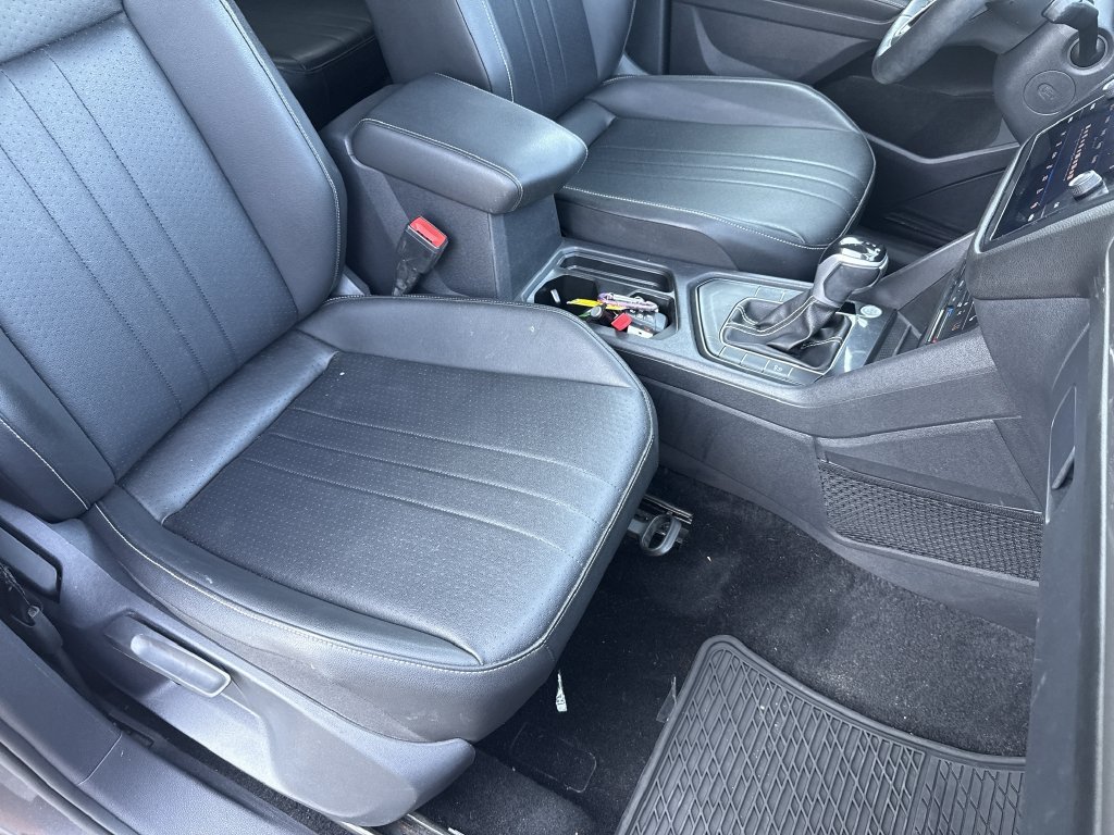 Used 2023 Platinum Gray Metallic Volkswagen 2.0T SE image 32