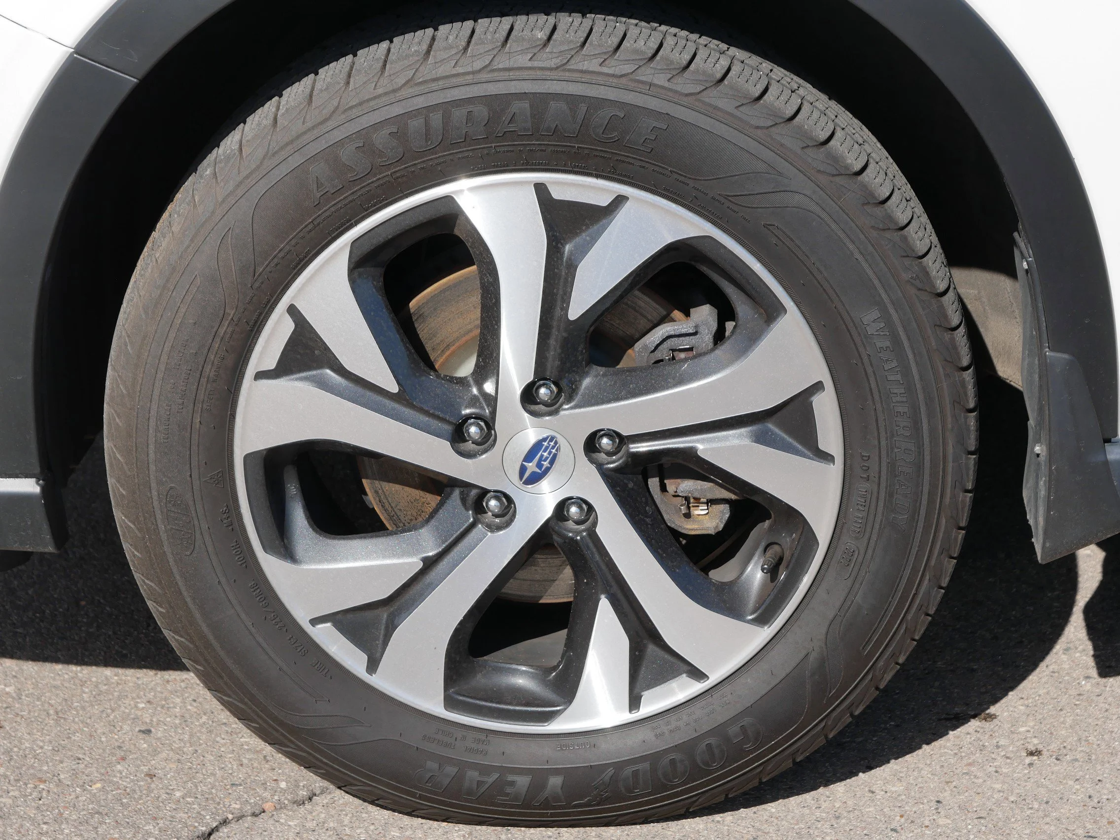 Used 2020 Crystal White Pearl Subaru Limited image 15