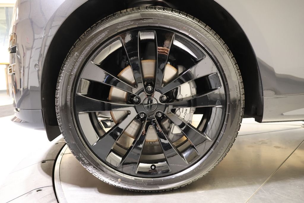 New 2026 Carpathian Grey Land Rover Dynamic SE image 9