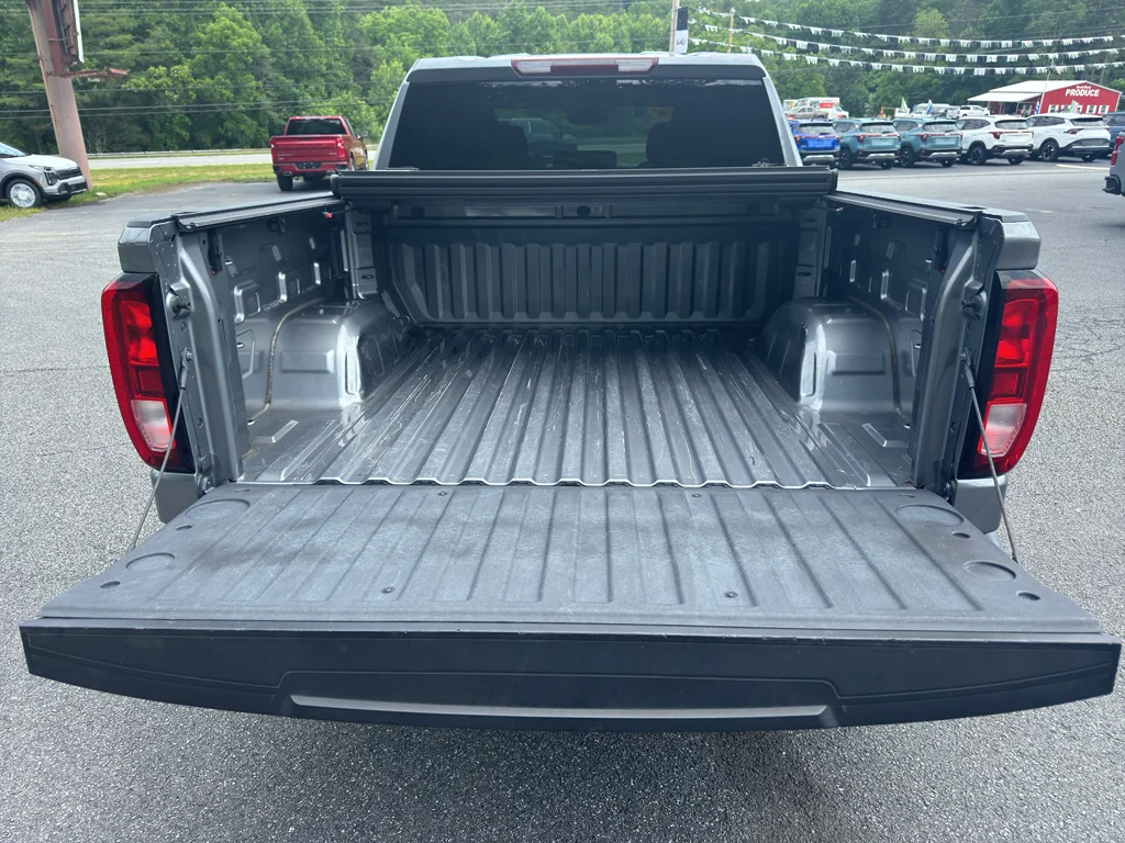Used 2021 Satin Steel Metallic GMC Elevation image 18