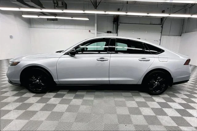 2025 Honda Accord SE - Photo 14