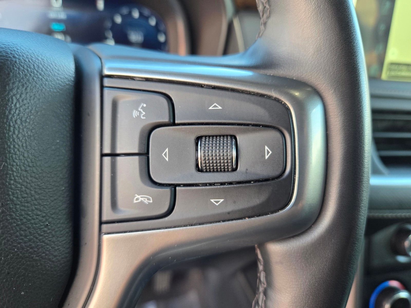 2024 Chevrolet Suburban Premier - Photo 15