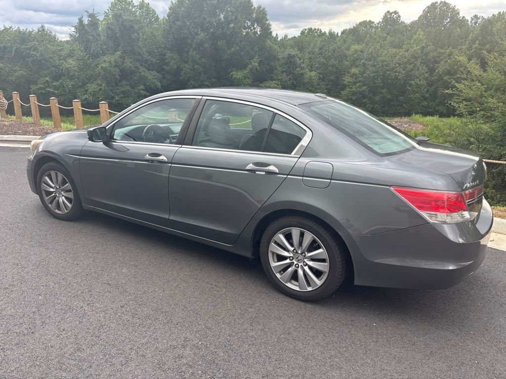 Used 2011 Polished Metal Metallic Honda EX-L image 6