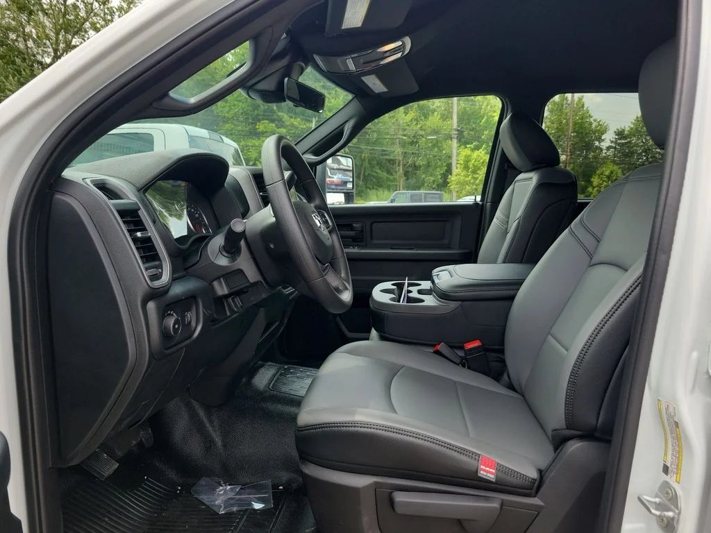 New 2026 Bright White Clearcoat RAM Tradesman image 18