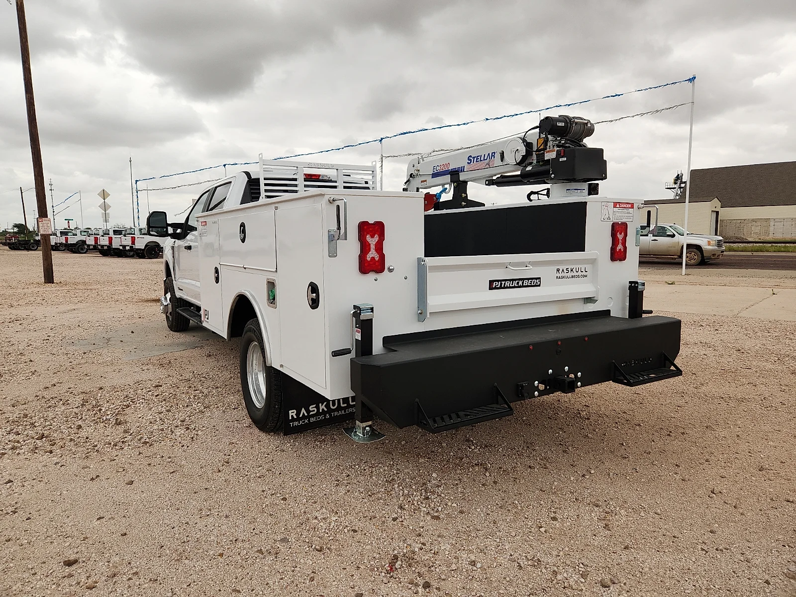 New 2026 Oxford White Ford F-350® XL image 5