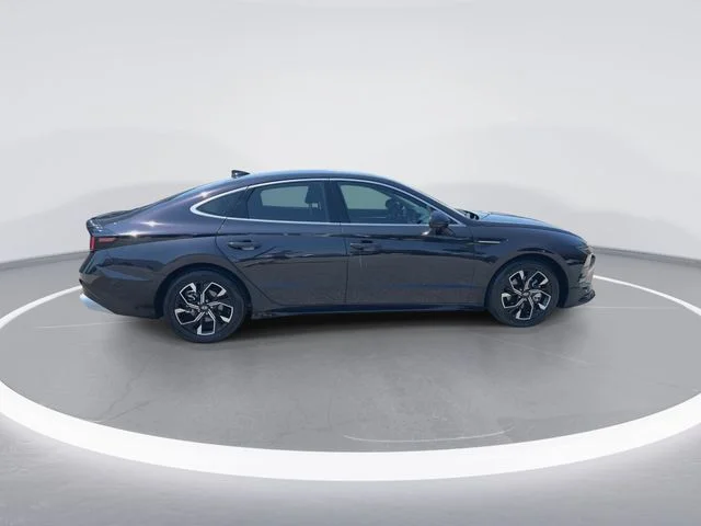 Used 2025 Blue Hyundai SEL image 9