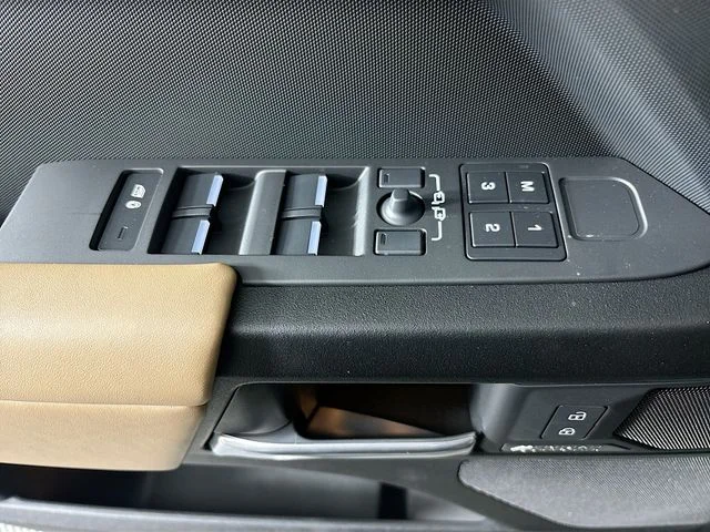 Used 2026  Land Rover X image 19