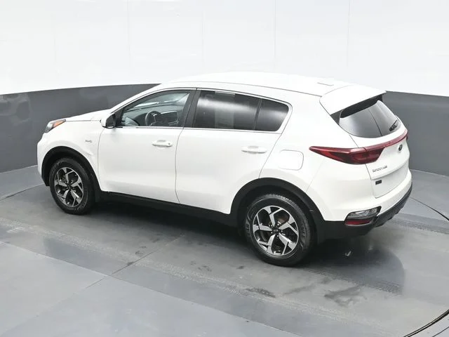 Used 2022 White Kia LX image 11