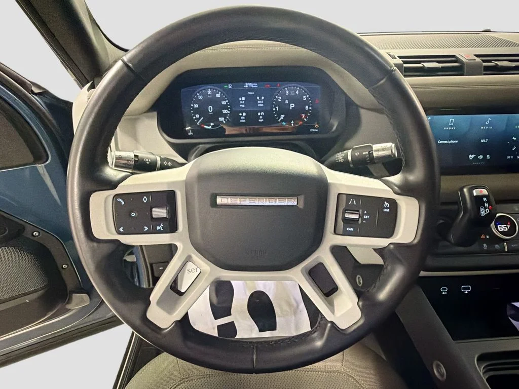Used 2020 Tasman Blue Metallic Land Rover S image 12