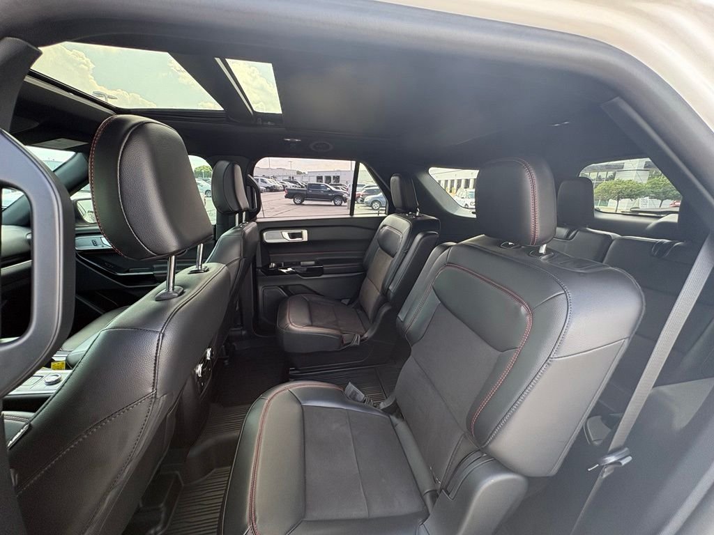 Used 2024 White Metallic Ford ST-Line image 13