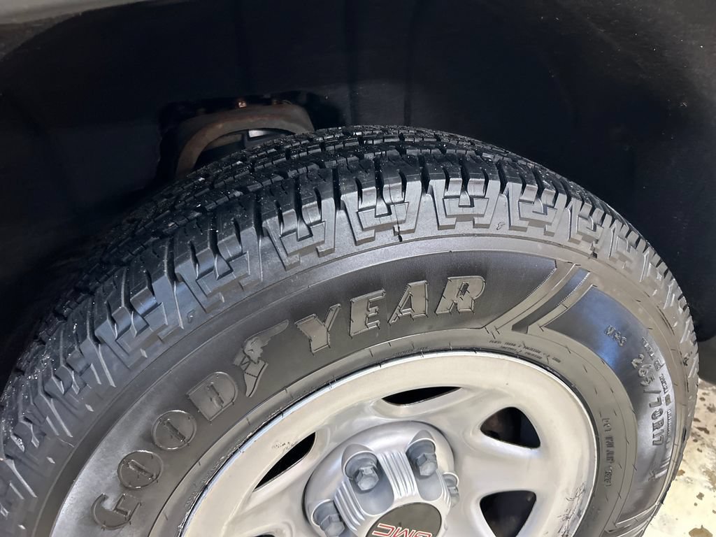 Used 2017 QUICKSILVER METALLIC GMC BASE image 12