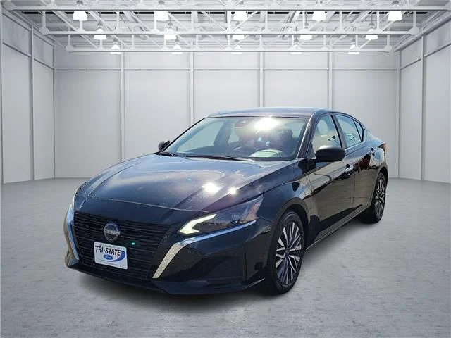 Used 2025 Super Black Nissan SV image 1