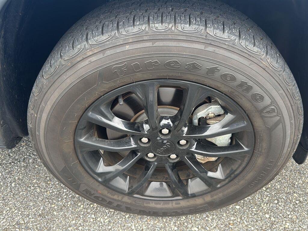 Used 2023 Hydro Blue Pearlcoat Jeep Altitude Lux image 12