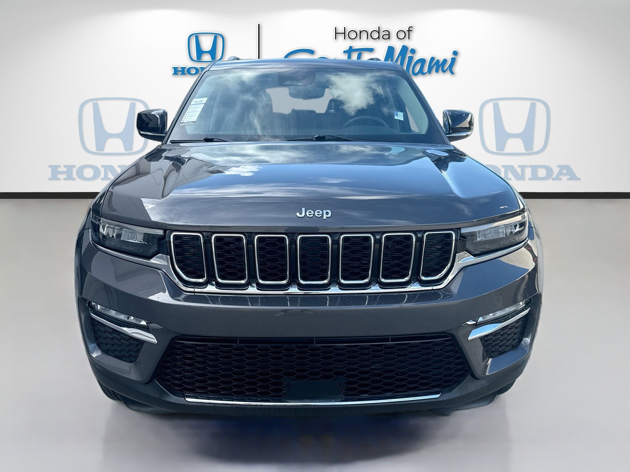 Used 2023 Baltic Gray Metallic Clearcoat Jeep Limited image 2