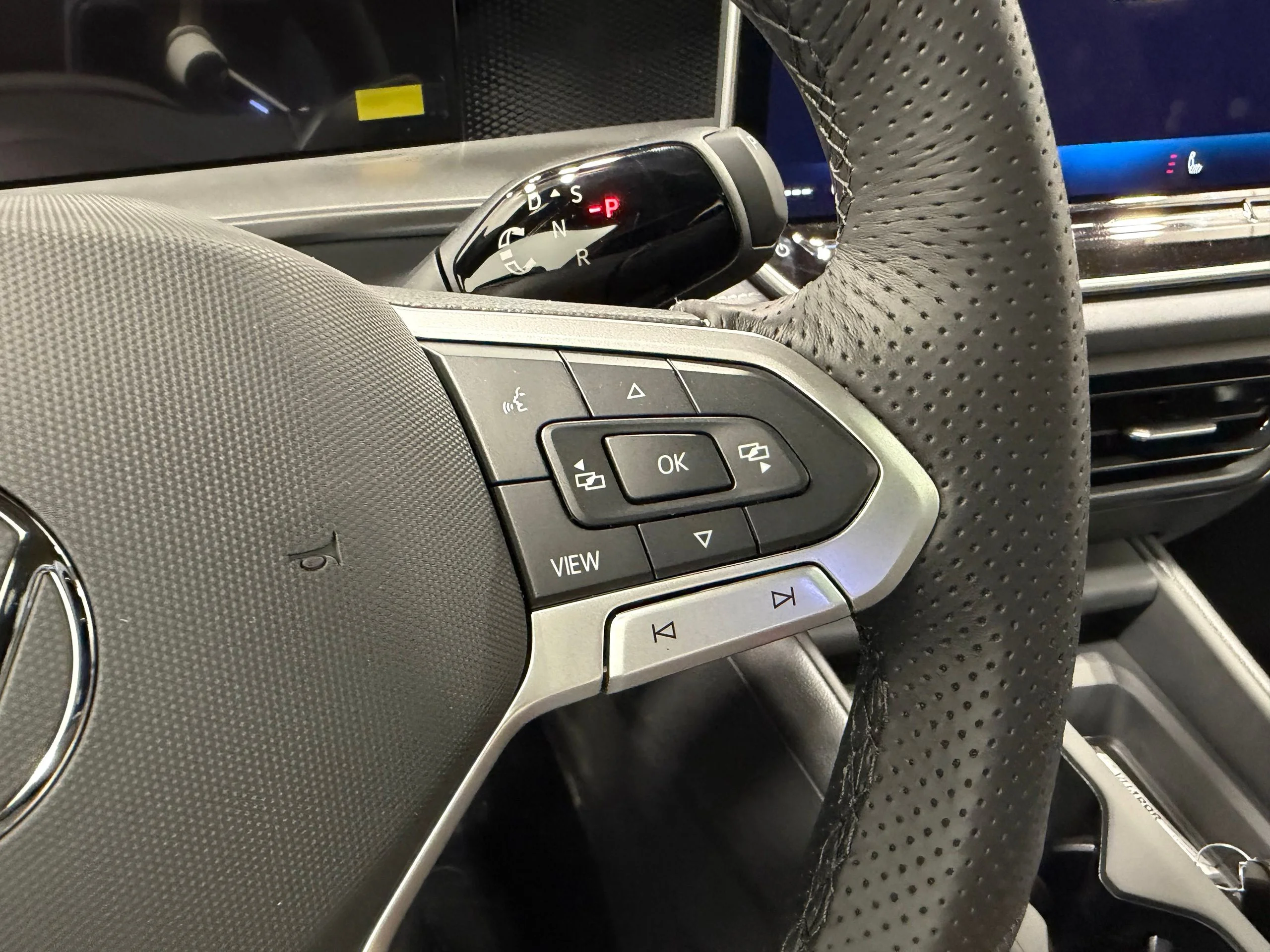 New 2026 White Volkswagen SE R-Line Black image 38