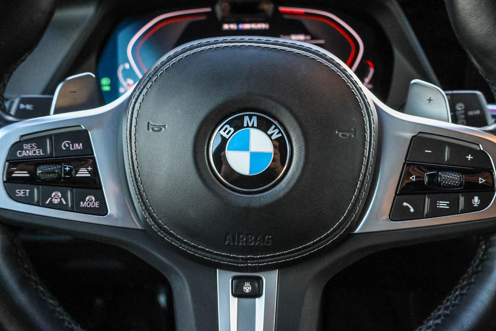 Used 2022 White BMW M50i image 29