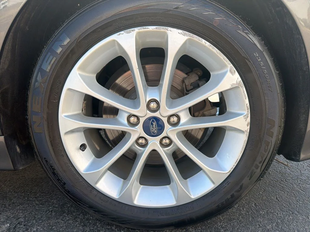 Used 2019 Gray Ford SE image 49