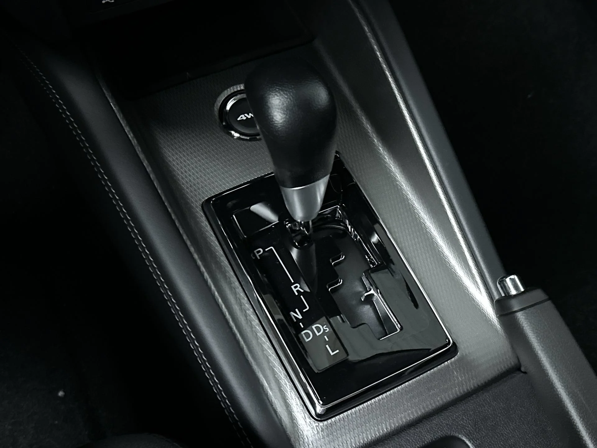 New 2026 White Diamond Mitsubishi ES image 20