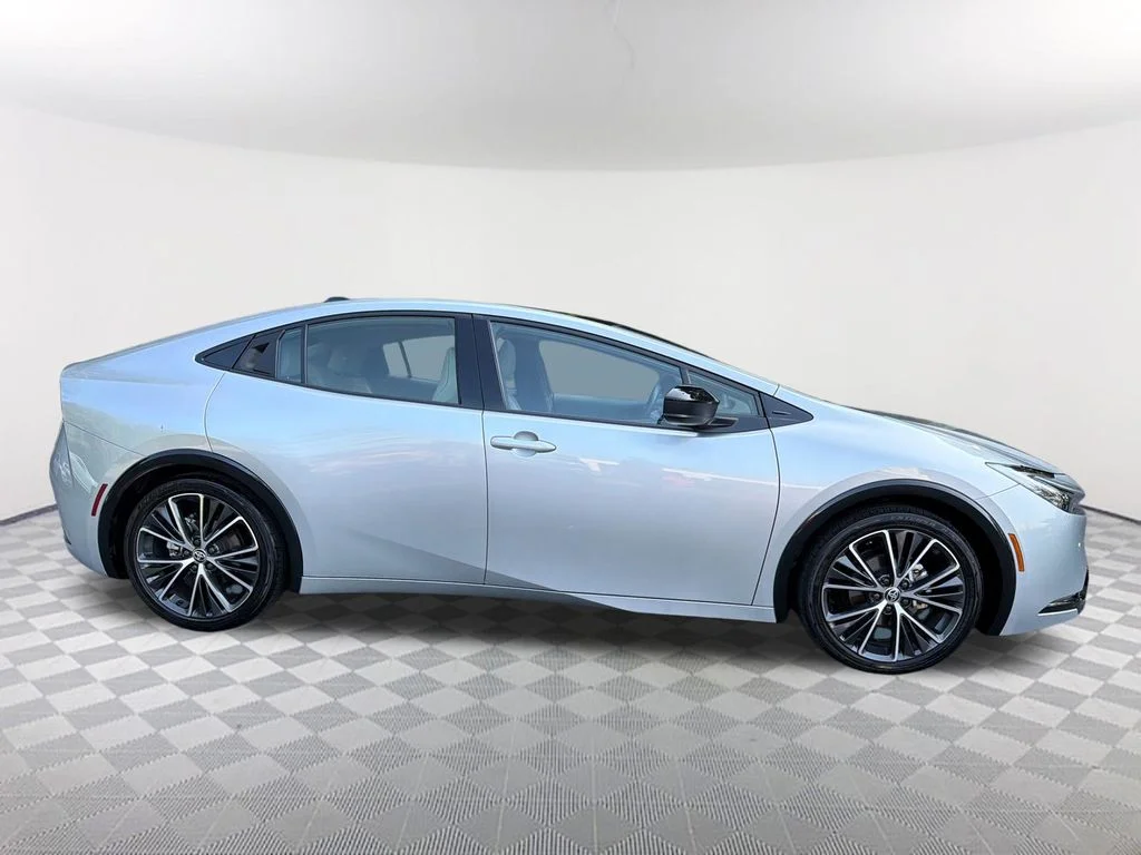 Used 2025  Toyota Limited image 4