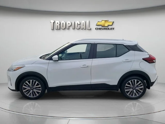 Used 2024 White Nissan SV image 2