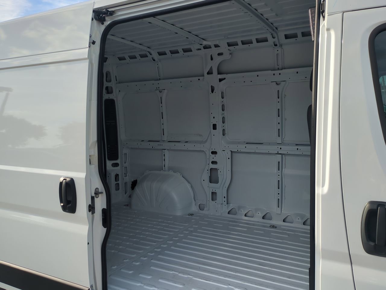 New 2026 Bright White Clearcoat RAM Tradesman image 13