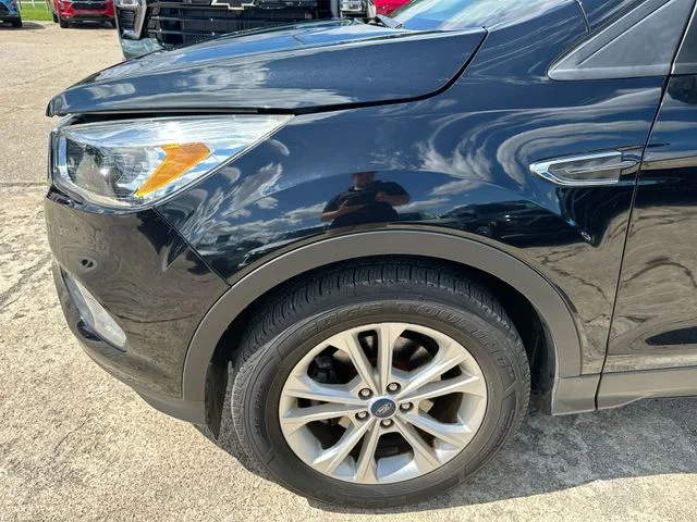 Used 2019 Black Ford SE image 36