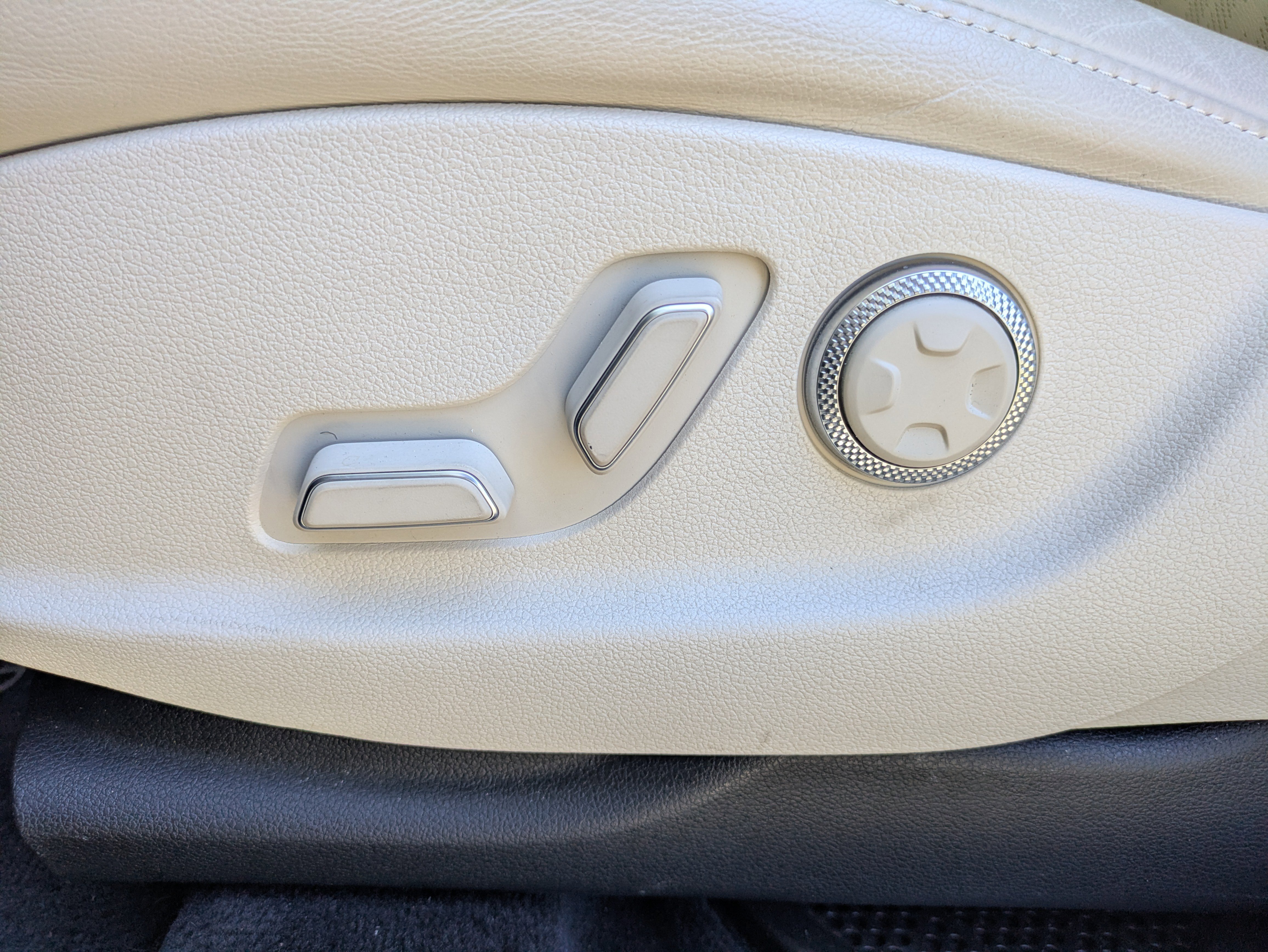 Used 2021 Gold Coast Silver Genesis 2.5T image 19