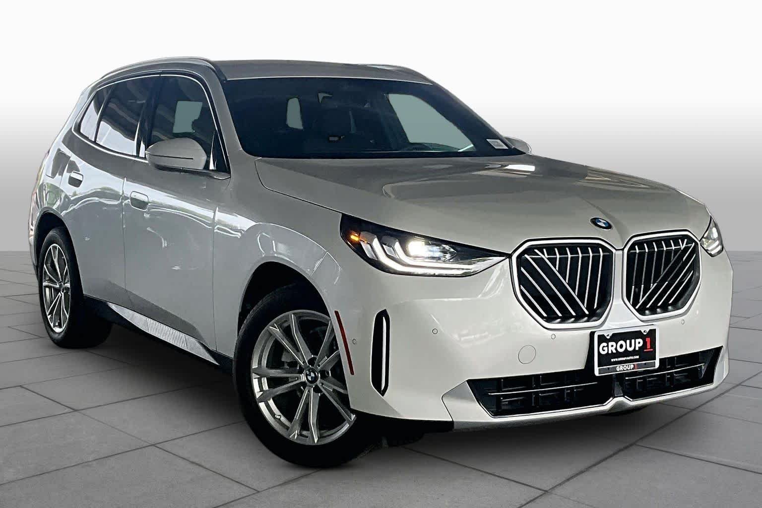 Used 2025 Mineral White Metallic BMW 30 xDrive image 4