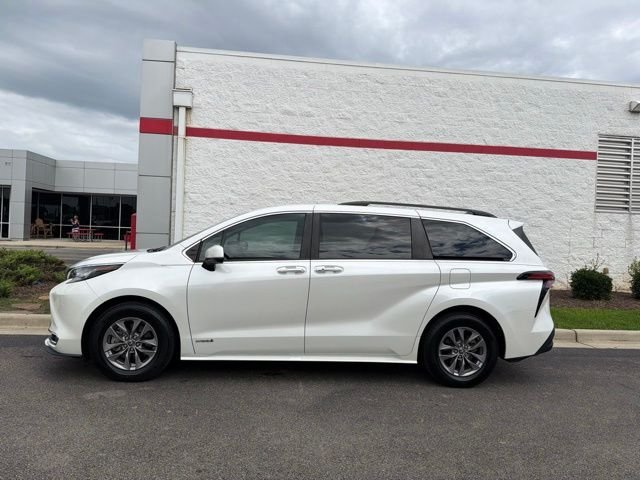 Used 2021 White Toyota XLE image 4