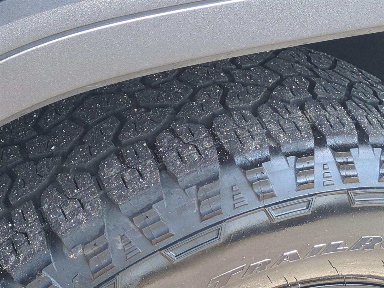 Used 2024 Onyx Black GMC Elevation image 13