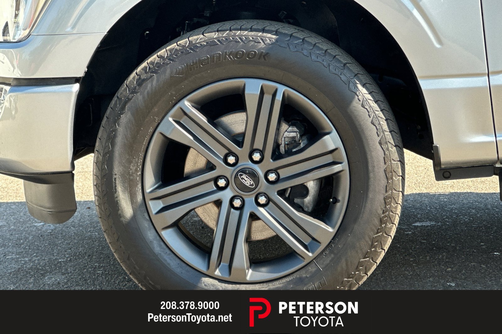 Used 2023  Ford Lariat image 25