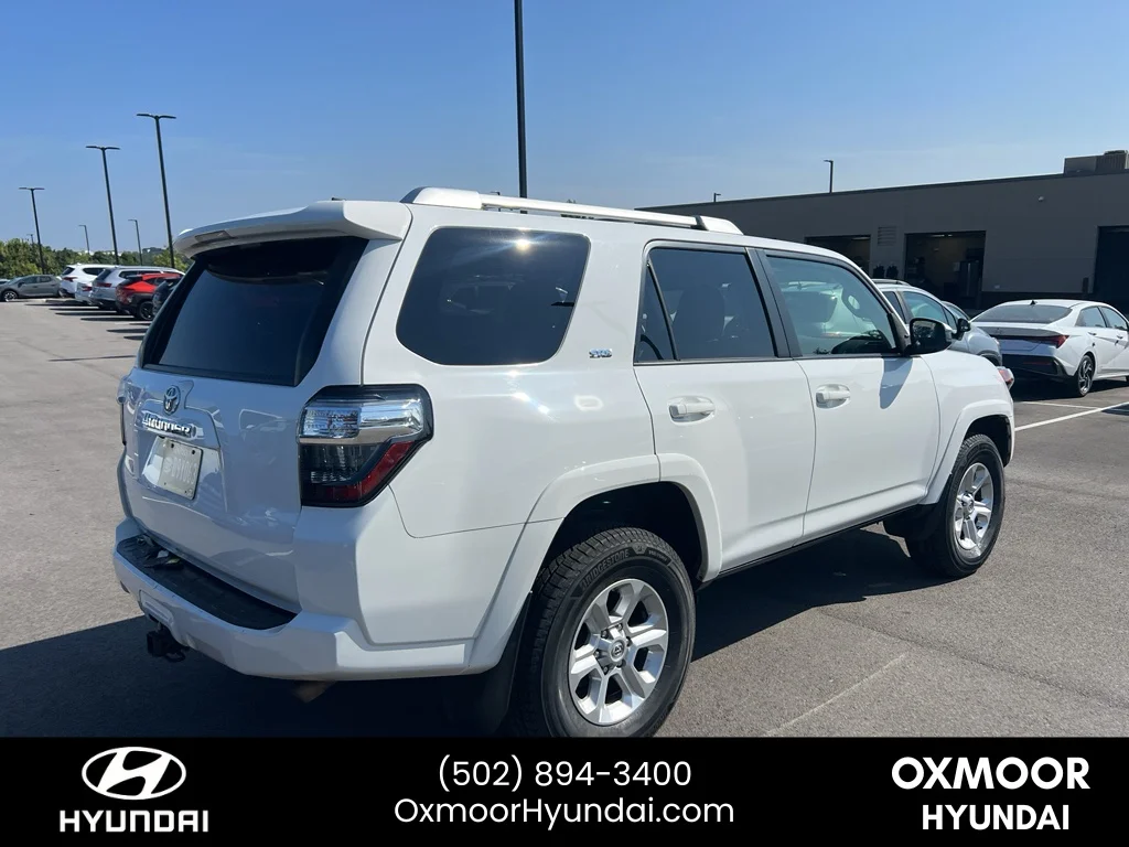 Used 2016 Super White Toyota SR5 image 6