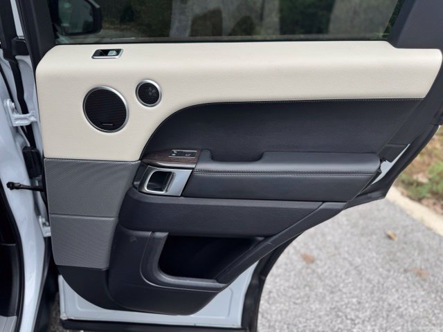 Used 2018 Yulong White Metallic Land Rover HSE image 15