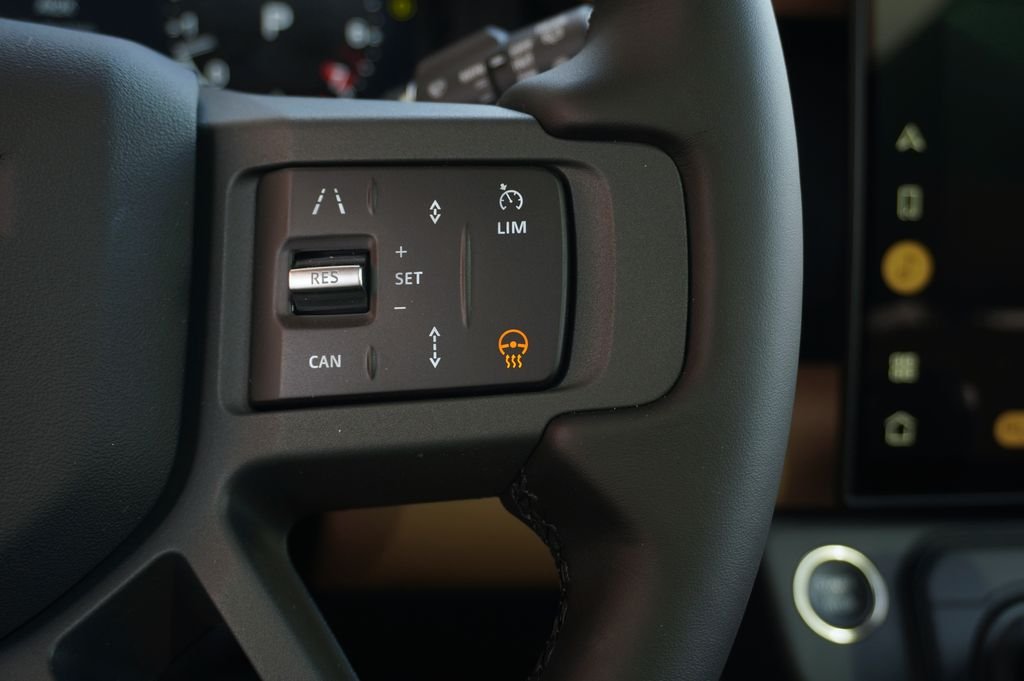 New 2026 Fuji White Land Rover X-Dynamic SE image 17
