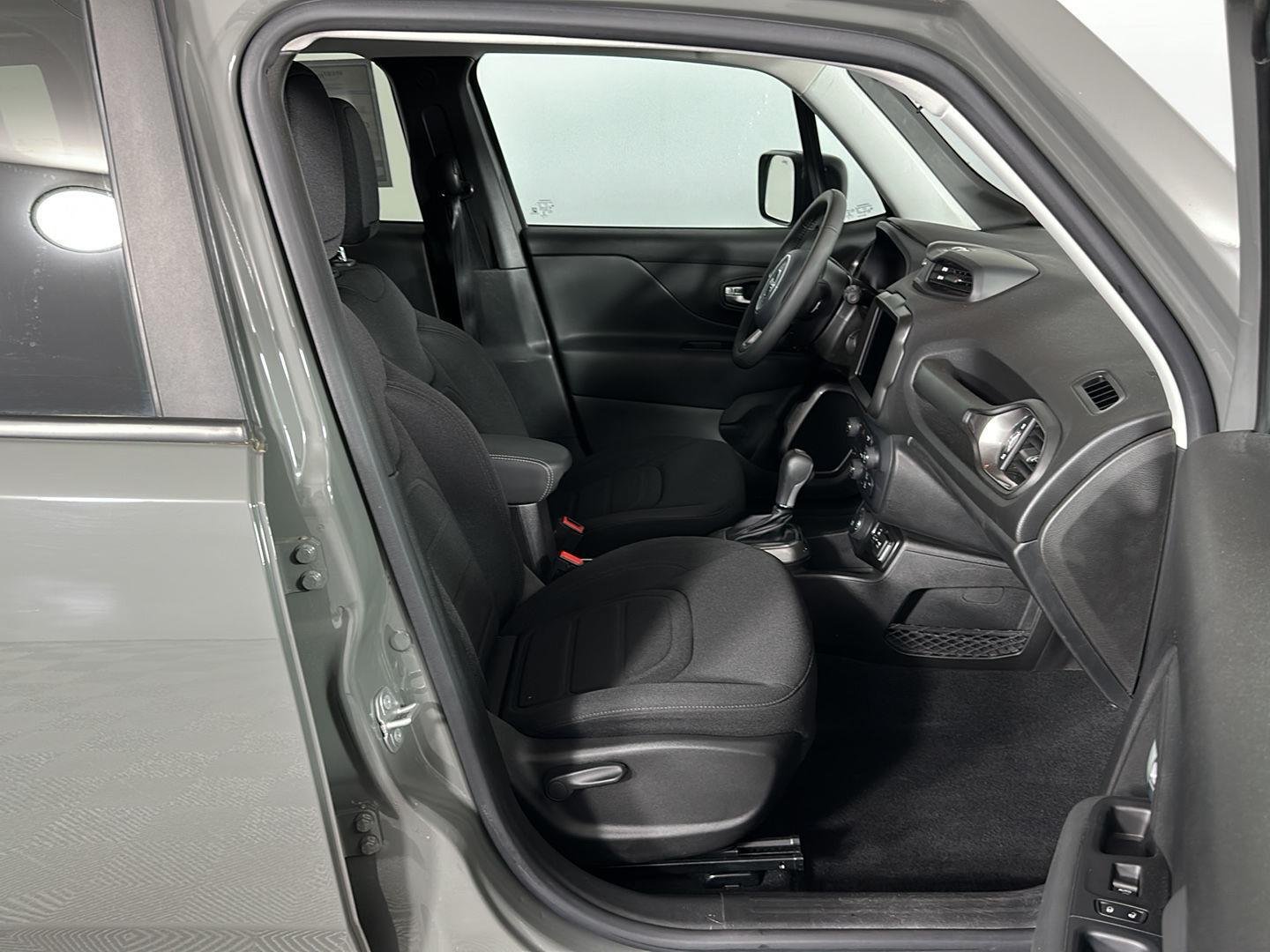 Used 2022 Sting-Gray Clearcoat Jeep Latitude image 27
