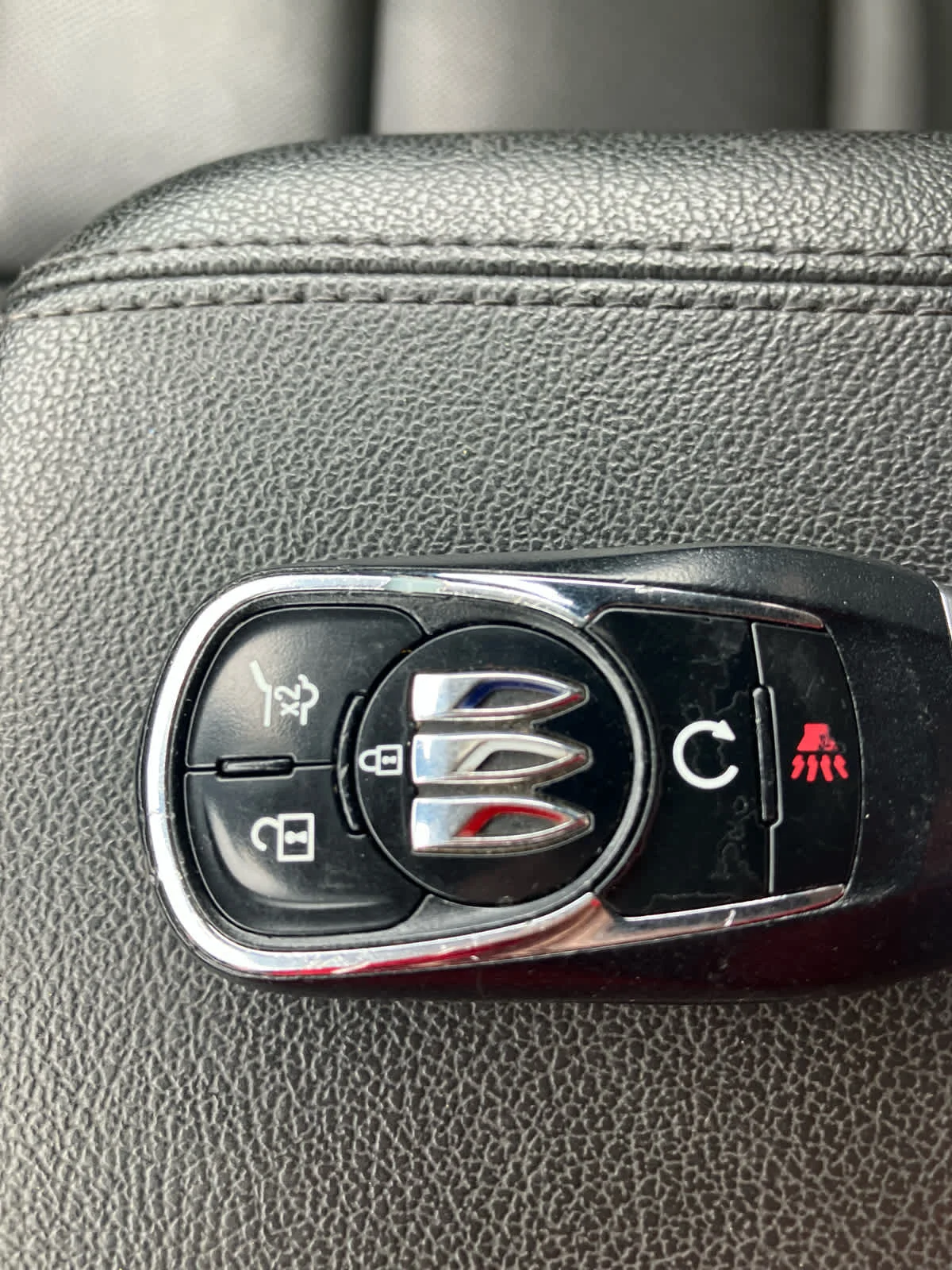 Used 2025 Ebony Twilight Metallic Buick Avenir image 32