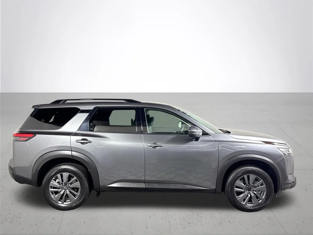 Used 2022 Gray Nissan SV image 5