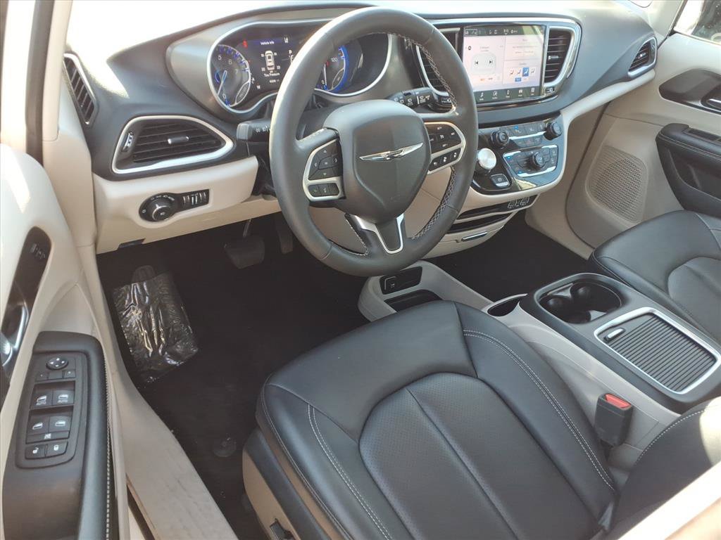 Used 2024 White Chrysler Touring L image 17