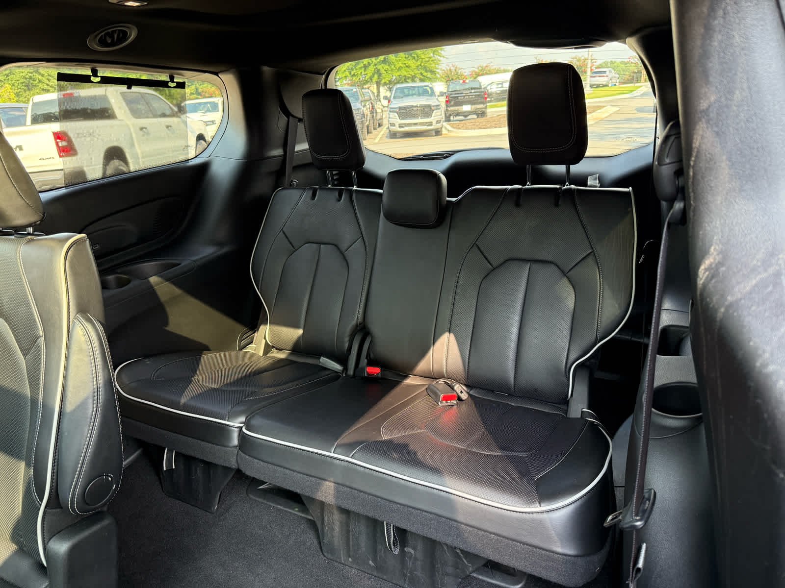 Used 2025 Diamond Black Crystal Pearlcoat Chrysler Limited image 27