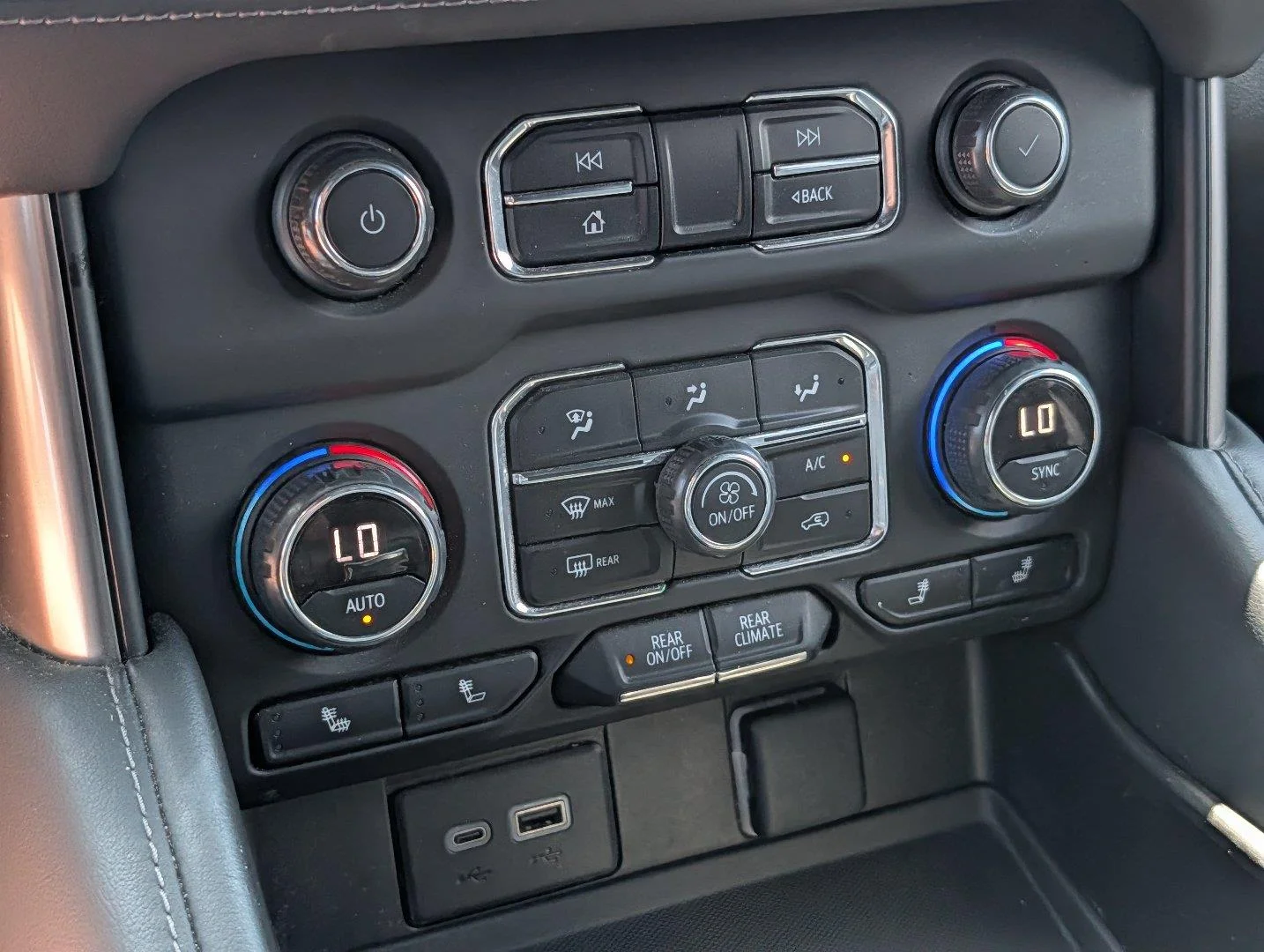 Used 2023 SILVER SAGE METALLIC Chevrolet LT image 18