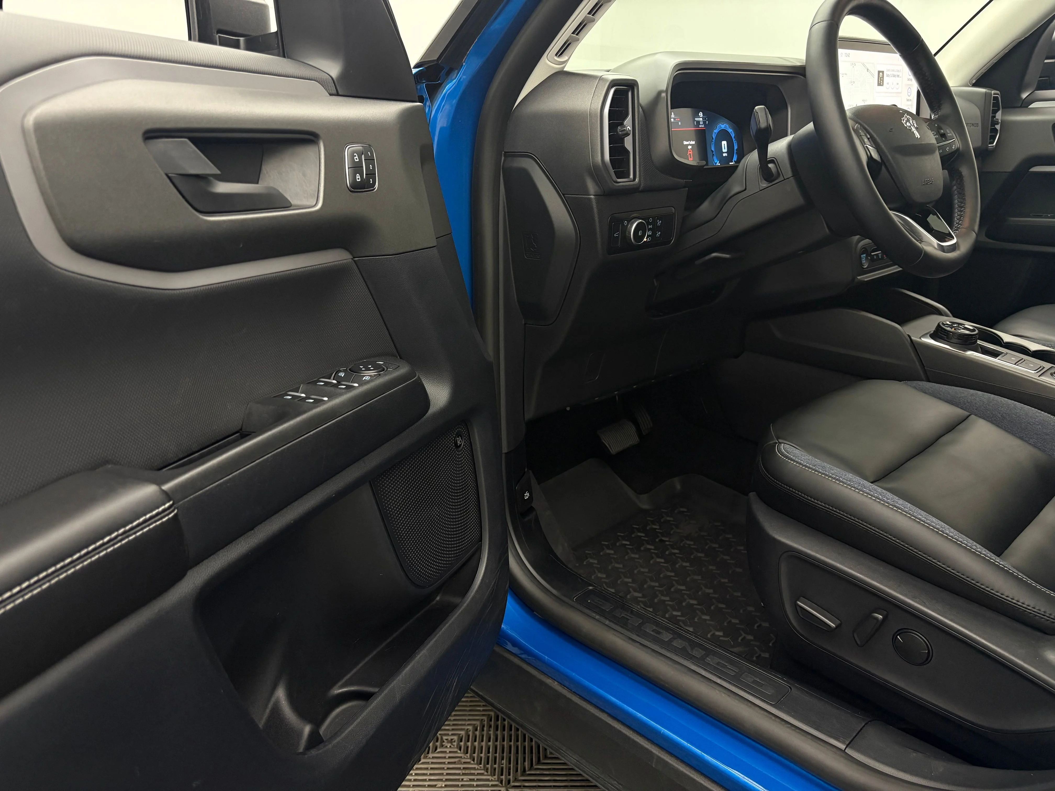 Used 2025 Blue Metallic Ford Outer Banks image 17