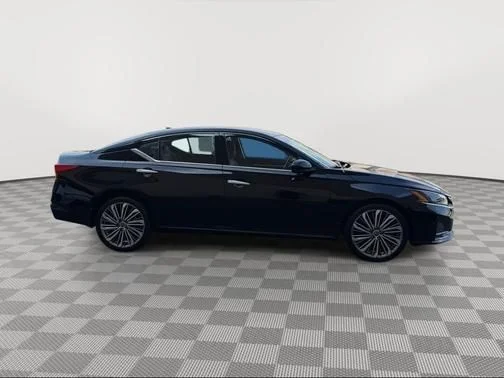 Used 2023 Black Nissan 2.5 SL image 2